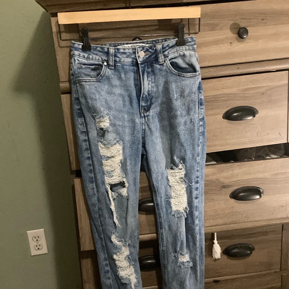 Tinseltown destructed highly-rise mom jeans.